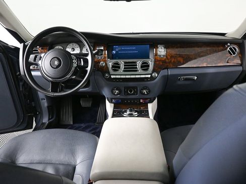 Used 2010 Rolls-Royce Ghost image 16