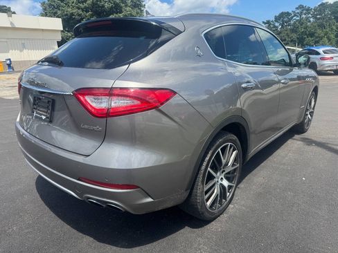Used 2018 Maserati Levante GranLusso AWD/4WD image 5