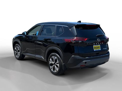 Used 2023 Nissan Rogue SV image 3