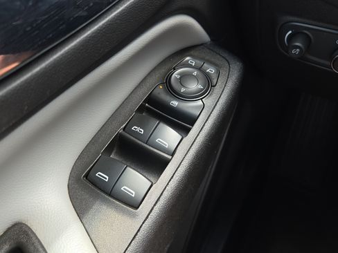 Used 2023 Chevrolet Equinox LS w/ Sport Edition FWD image 18