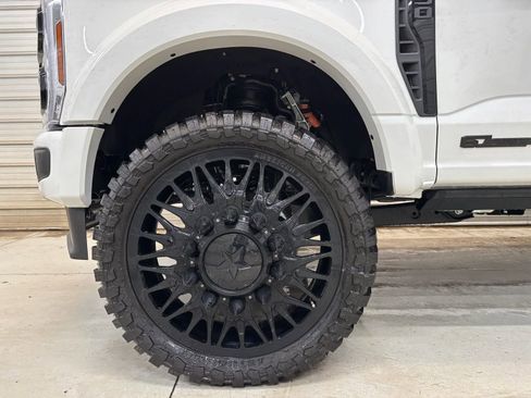 Used 2025 Ford F450 Platinum image 4