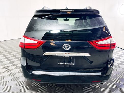 Used 2016 Toyota Sienna Limited FWD image 4