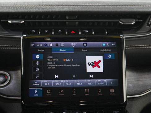 Used 2023 Jeep Grand Cherokee Limited w/ Luxury Tech Group II AWD/4WD image 18