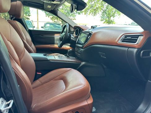 Used 2018 Maserati Ghibli RWD image 18