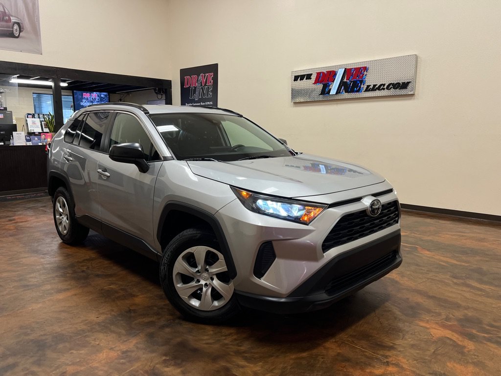 Used 2019 Toyota RAV4 LE FWD image 1