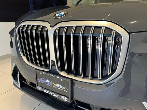 Used 2023 BMW X7 xDrive40i w/ Parking Assistance Package AWD/4WD image 13