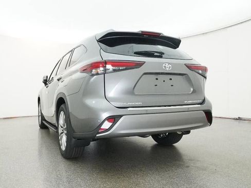 New 2026 Toyota Highlander Platinum image 22