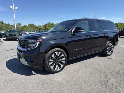 Certified 2025 Ford Expedition Max Platinum w/ Driver's Package AWD/4WD image 8