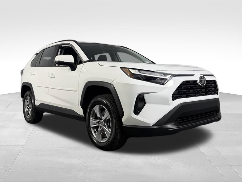 Used 2025 Toyota RAV4 XLE AWD/4WD image 2