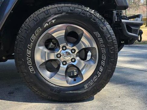 Used 2018 Jeep Wrangler Unlimited Sahara w/ Connectivity Group image 21