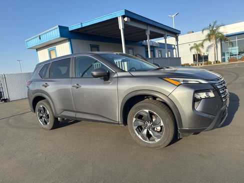 Used 2024 Nissan Rogue SV AWD/4WD image 1