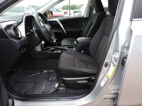 Used 2018 Toyota RAV4 LE FWD image 16