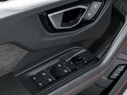 Used 2022 Lamborghini Urus image 10