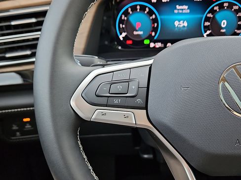 New 2026 Volkswagen Atlas SE image 18