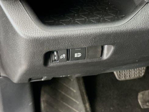 Used 2025 Toyota RAV4 XLE image 17