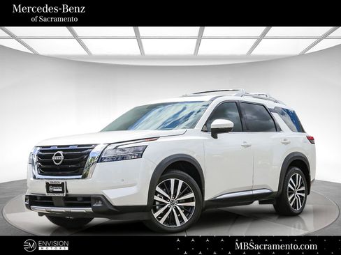 Used 2023 Nissan Pathfinder Platinum FWD image 1