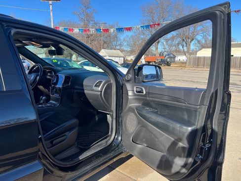 Used 2020 Jeep Grand Cherokee Altitude image 20