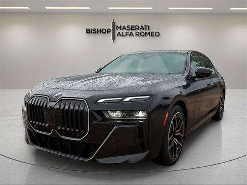 Used 2025 BMW 740i 740i w/ Premium Package image 3
