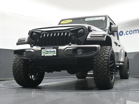 Used 2023 Jeep Gladiator Overland AWD/4WD image 7