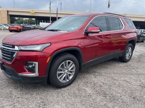 Used 2023 Chevrolet Traverse LT w/ Rear Camera Mirror Package FWD image 6