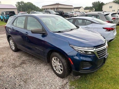 Used 2022 Chevrolet Equinox LS AWD/4WD image 3