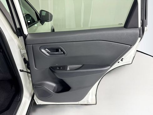 Used 2024 Nissan Rogue S FWD image 27
