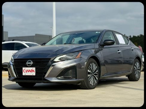 Used 2024 Nissan Altima 2.5 SV image 3