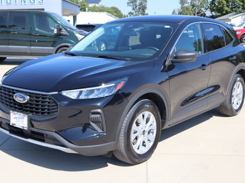 Used 2023 Ford Escape Active image 2