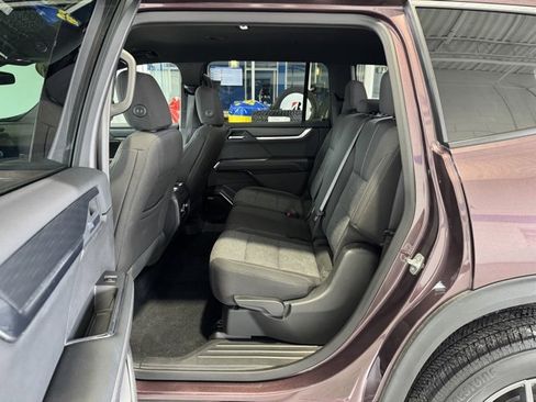 Used 2025 GMC Acadia Elevation image 9