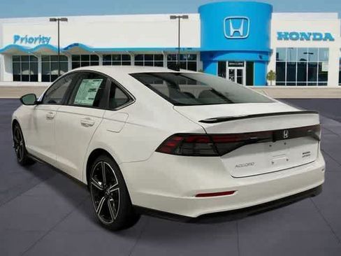 Used 2025 Honda Accord Sport image 3
