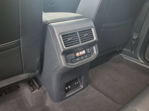 Used 2025 Volkswagen Atlas SE FWD image 21