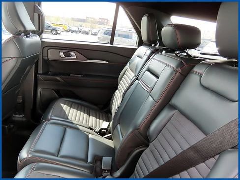 Used 2025 Ford Explorer ST-Line w/ ST-Line Street Pack AWD/4WD image 10