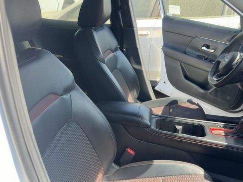 Used 2025 Nissan Kicks SR w/ Illumination Package FWD image 15