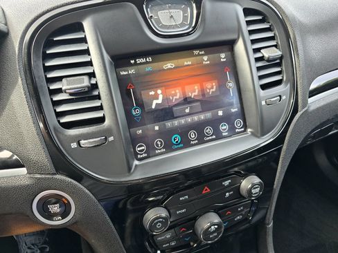Used 2018 Chrysler 300 S image 16