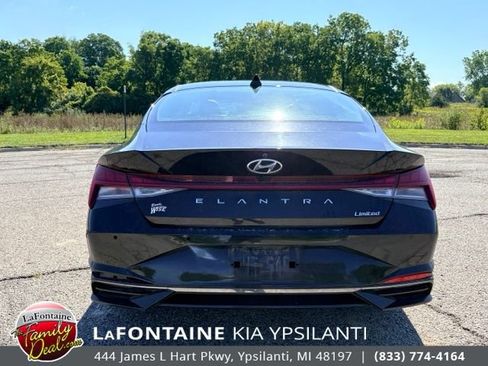 Used 2022 Hyundai Elantra Limited w/ Preferred Accessory Package FWD image 4