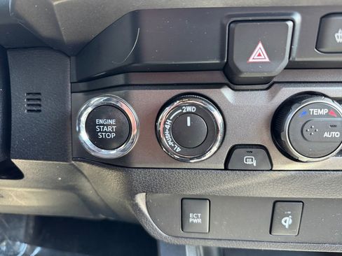 Certified 2019 Toyota Tacoma TRD Off-Road w/ TRD Premium Off Road Package AWD/4WD image 31