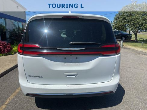 Used 2022 Chrysler Pacifica Touring-L FWD image 5