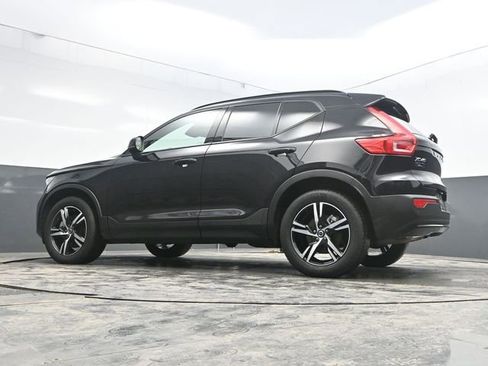 Used 2024 Volvo XC40 B5 Core image 33