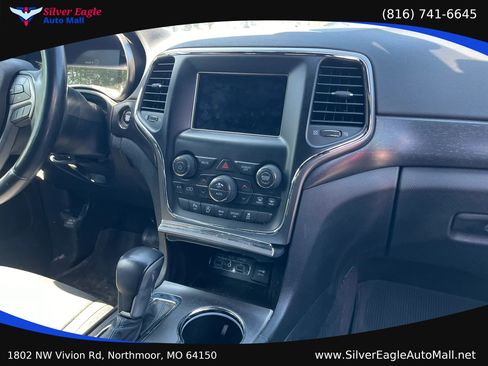 Used 2018 Jeep Grand Cherokee Laredo AWD/4WD image 7