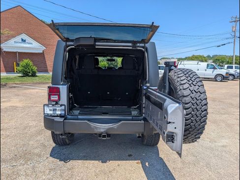 Used 2016 Jeep Wrangler Unlimited Rubicon w/ Connectivity Group AWD/4WD image 20