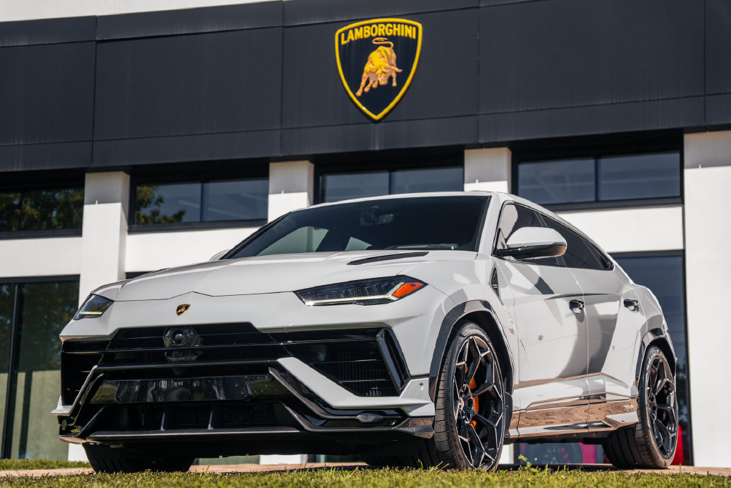 Used 2024 Lamborghini Urus Performante AWD/4WD image 1