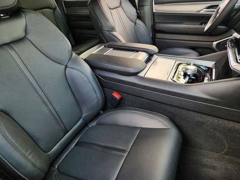New 2026 Jeep Grand Wagoneer 4WD image 9