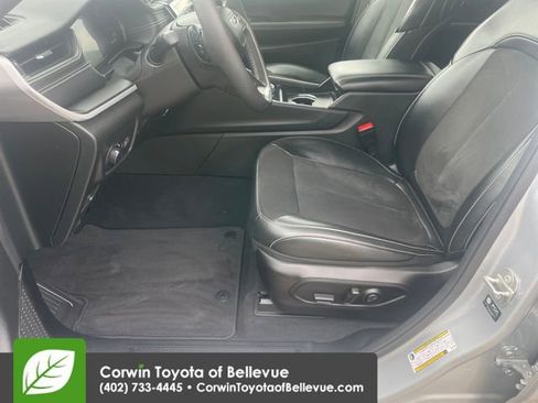 Used 2024 Jeep Grand Cherokee L Altitude AWD/4WD image 9