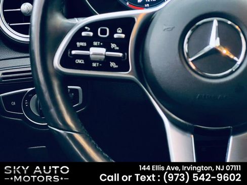 Used 2021 Mercedes-Benz GLC 300 4MATIC image 15