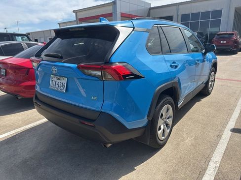 Used 2021 Toyota RAV4 LE FWD image 2