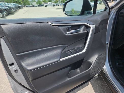 Certified 2021 Toyota RAV4 XLE w/ Convenience Package FWD image 10