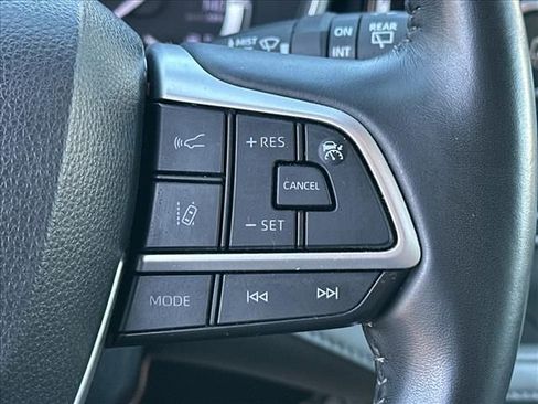 Used 2022 Toyota Highlander XLE FWD image 26