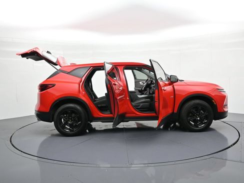 Used 2023 Chevrolet Blazer LT FWD image 30