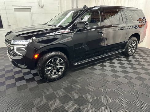 Used 2023 Chevrolet Suburban Z71 w/ Luxury Package AWD/4WD image 5