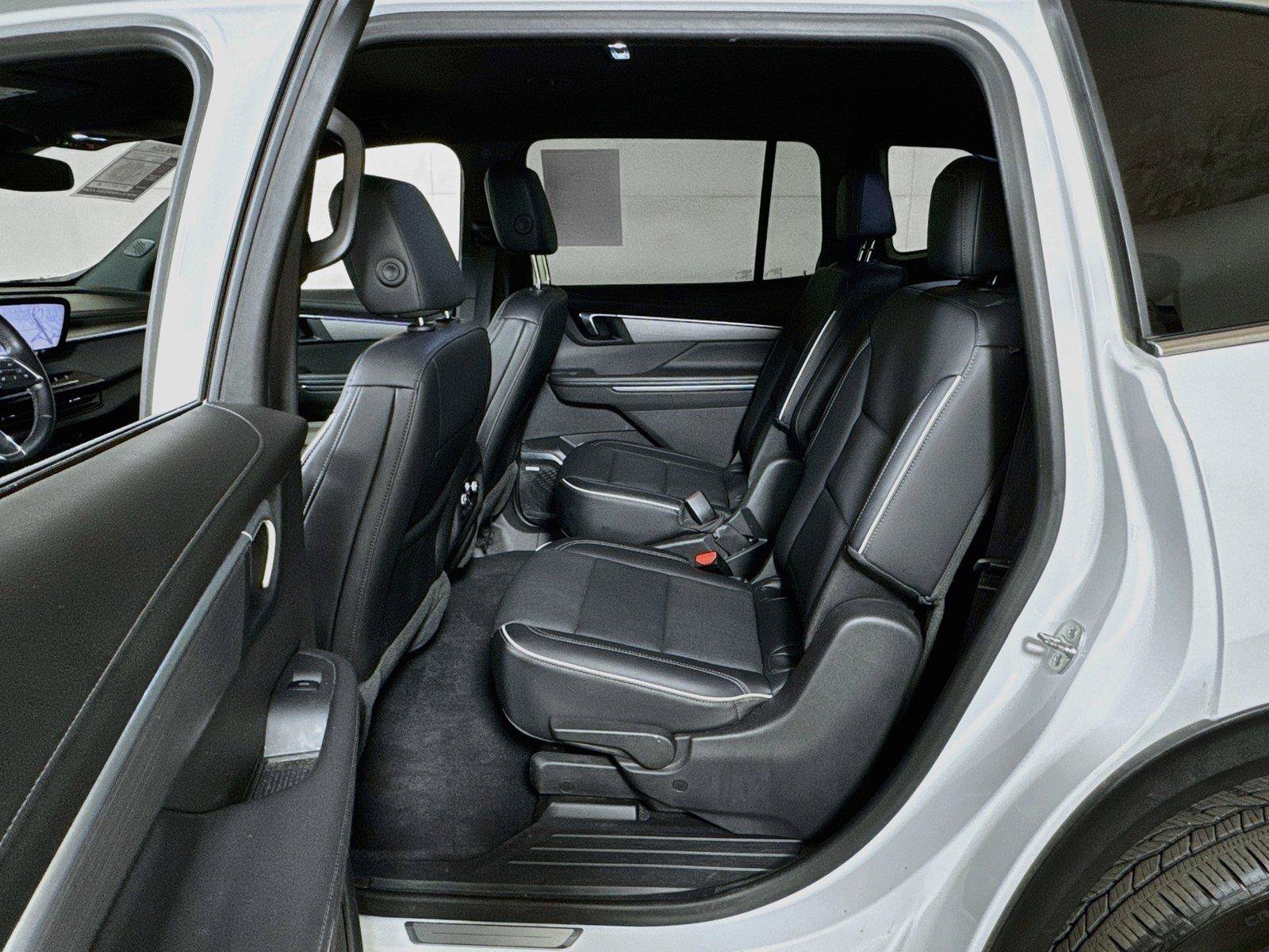 Used 2025 Buick Enclave Preferred FWD image 23